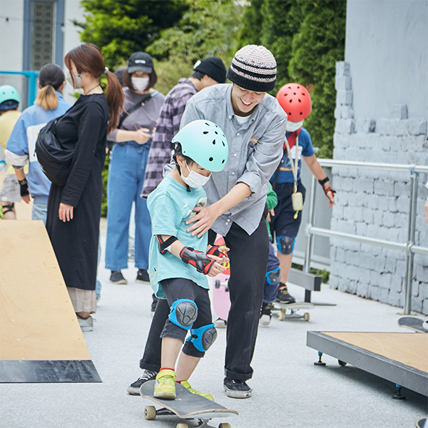E-Park『スケートボード ワンコインレッスン』＆「スケボーソリ滑り!!」